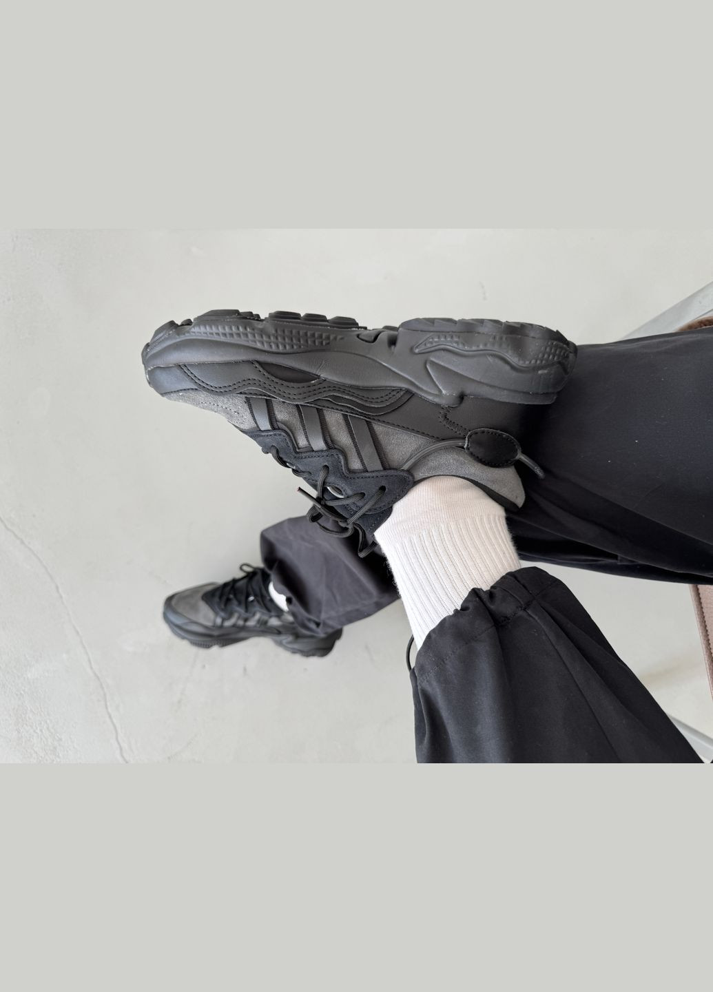 Черные демисезонные кроссовки мужские и женские adidas ozweego black | адидас озвиго черные No Brand