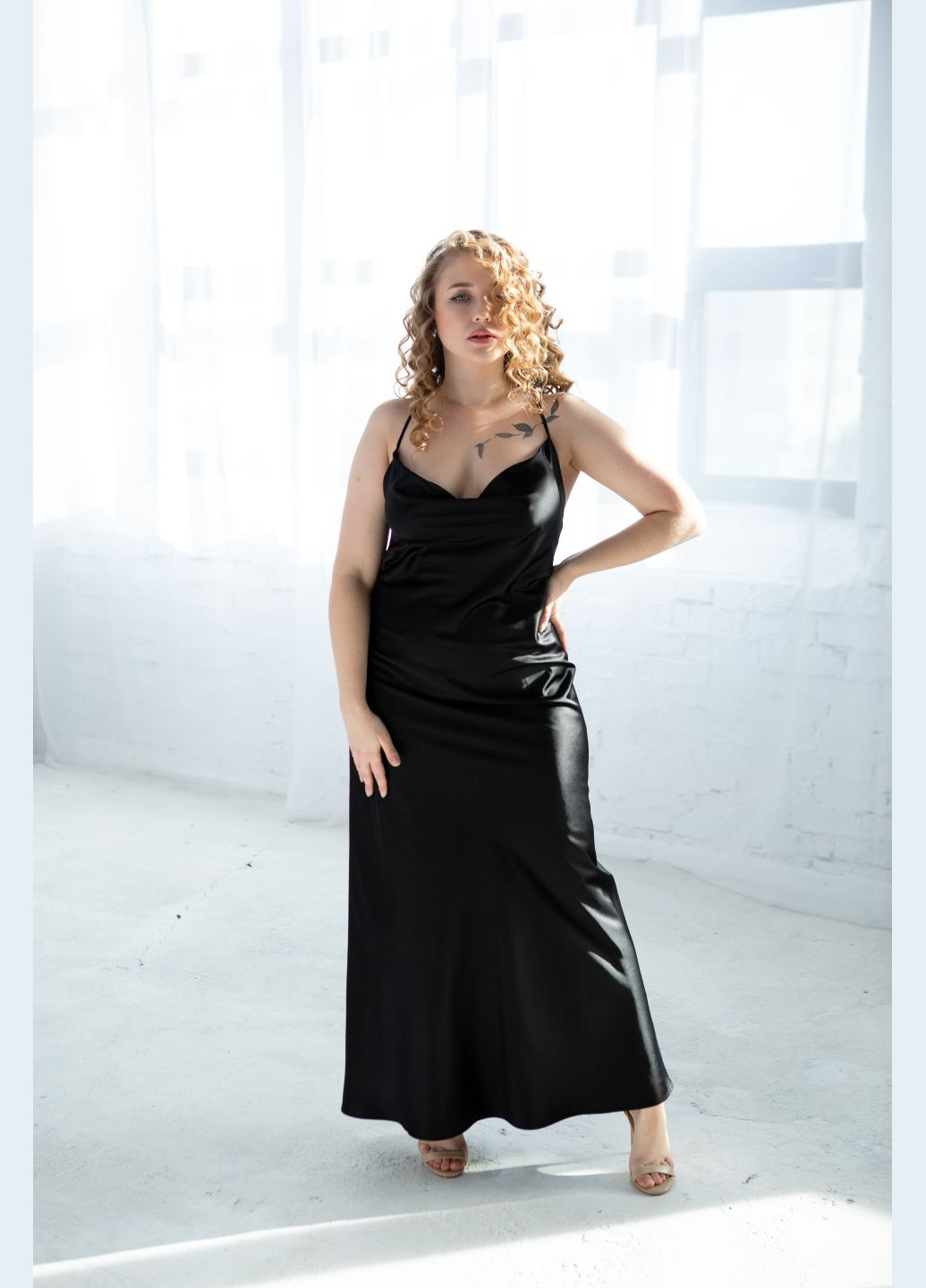 Чорна святковий, коктейльна, вечірня чорна шовкова вечірня сукня "дейзі" максі з відкритою спиною з відкритою спиною Fayna однотонна