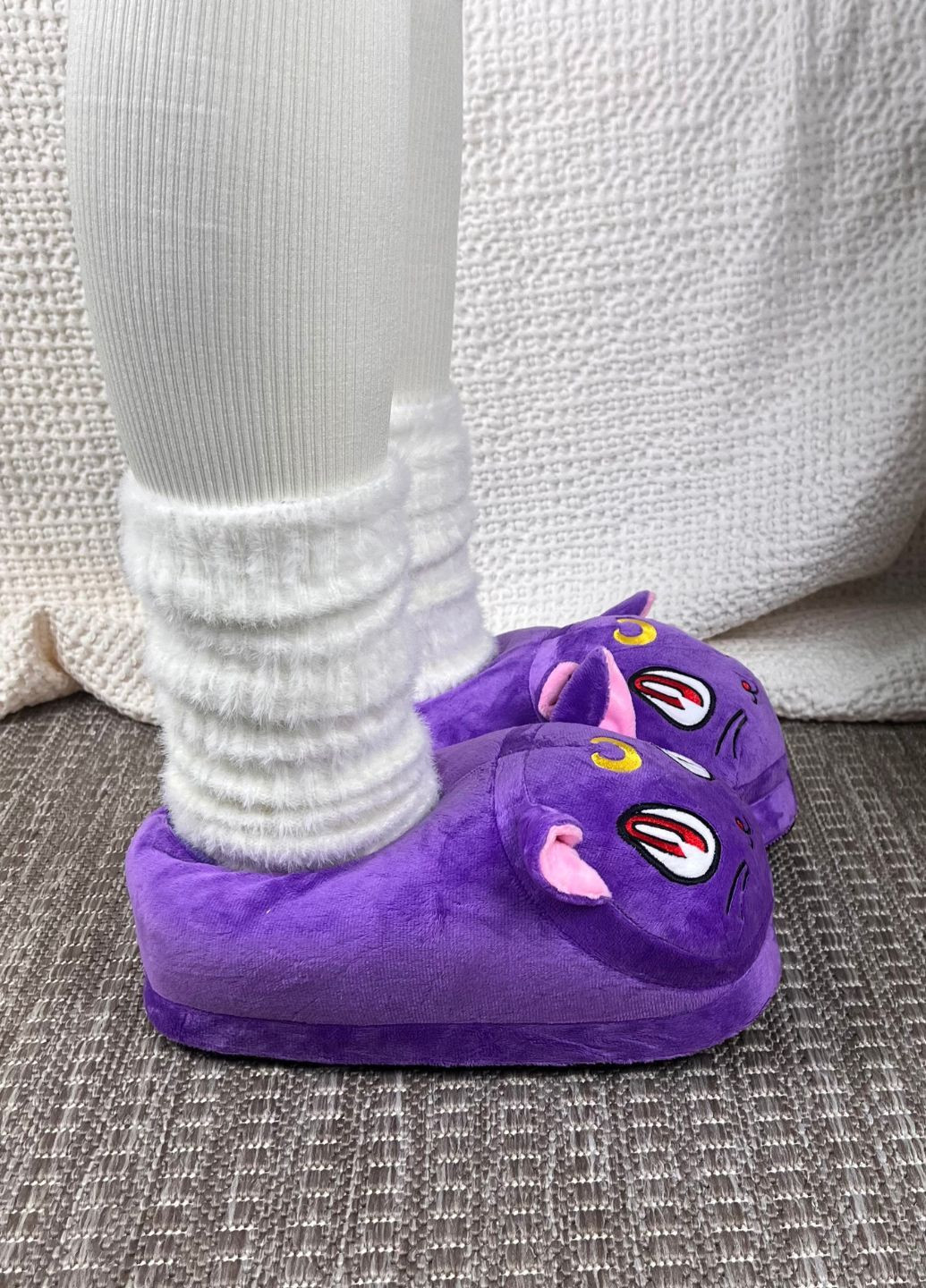 Фиолетовые плюшевые женские тапочки котик сейлор мун нескользящая подошва My Kigu с ушками, с вышивкой