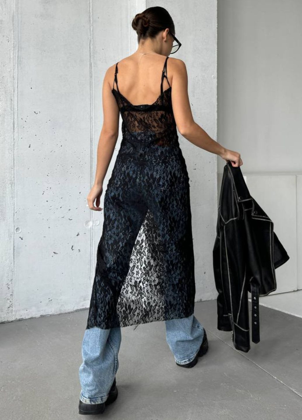 Черное кэжуал изысканное легкое летнее гипюровое ажурное меди платье на бретельках с вырезом на юбке Tik-Tak однотонное