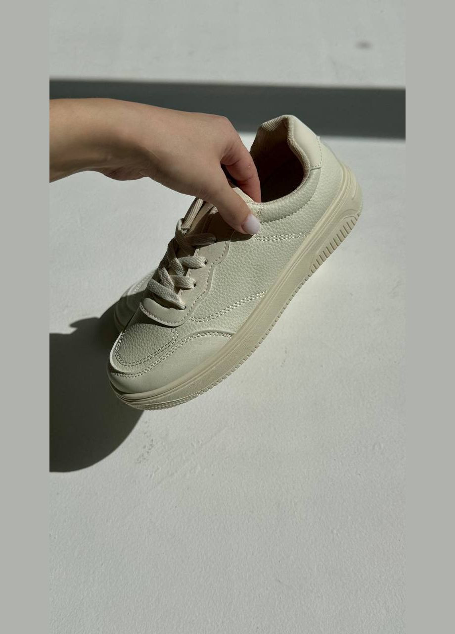 Светлые бежевые кеды из мягкой пресс-кожи – базовая пара для стильного лета. No Brand молочные (347242332)