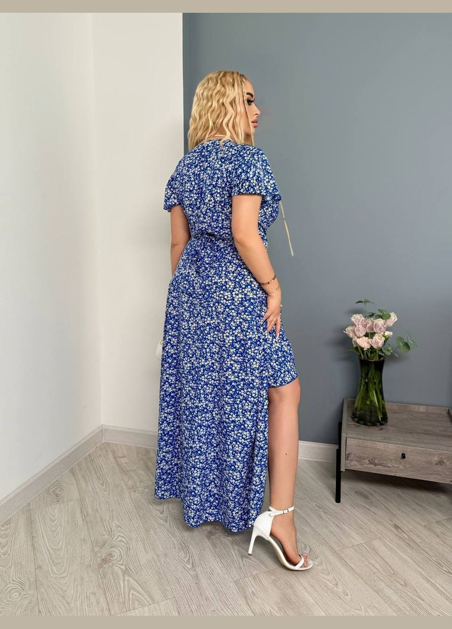 Синя актуальна та модна сукня з легкої тканини на запах Україна з квітковим принтом