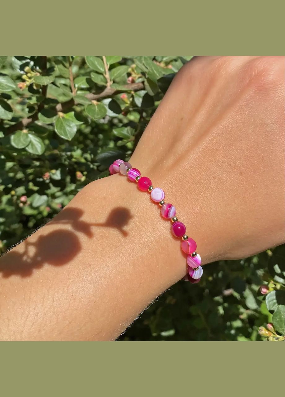 Браслет на резинке малиновый Агат грань + вставки цвет золото фур-ра гип-ный сплав d-6мм+- обхват 18см No Brand браслет (302254680)