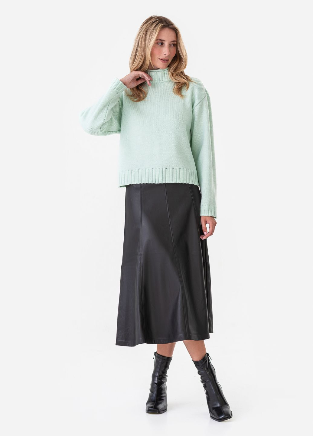 М'ятний вільний светр - стійка SVTR