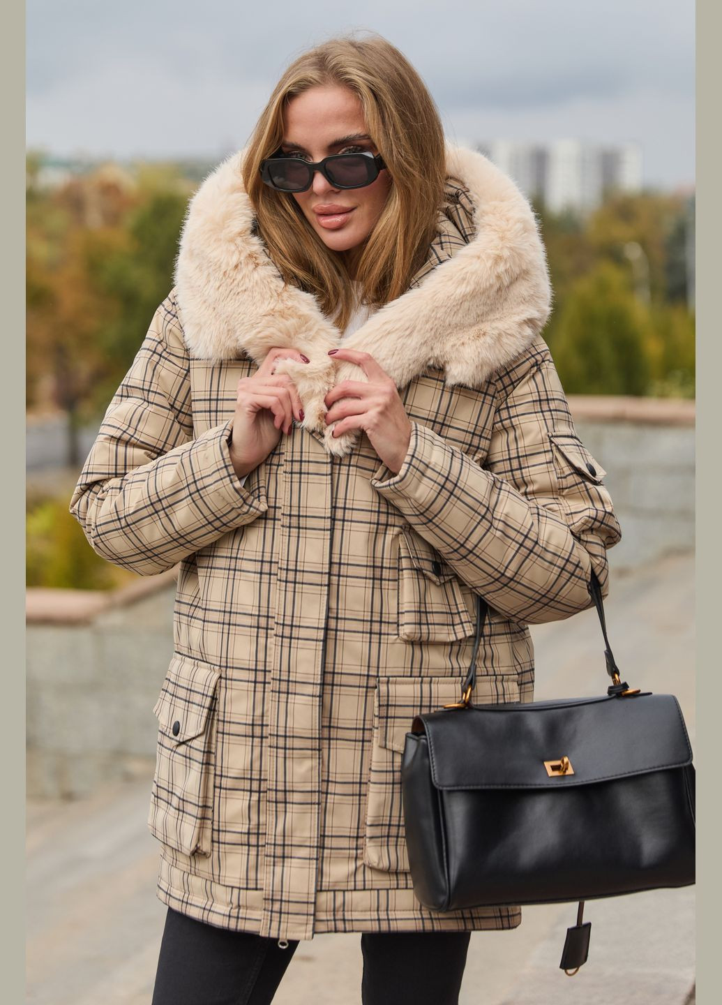 Бежевая зимняя куртка MN