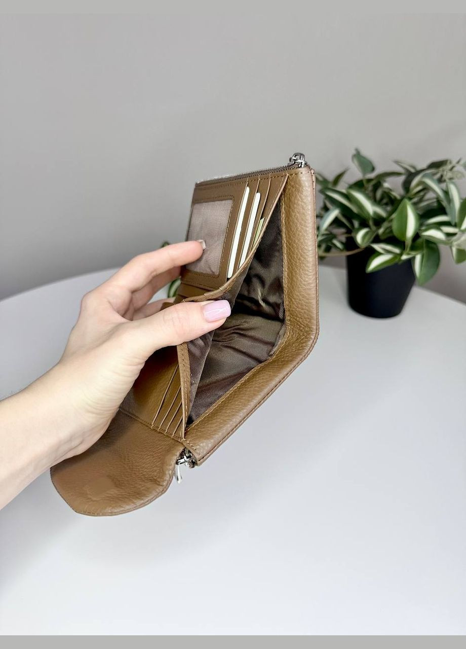 Кожаный мягкий кошелёк на магнитах среднего размера Classic (316218757)