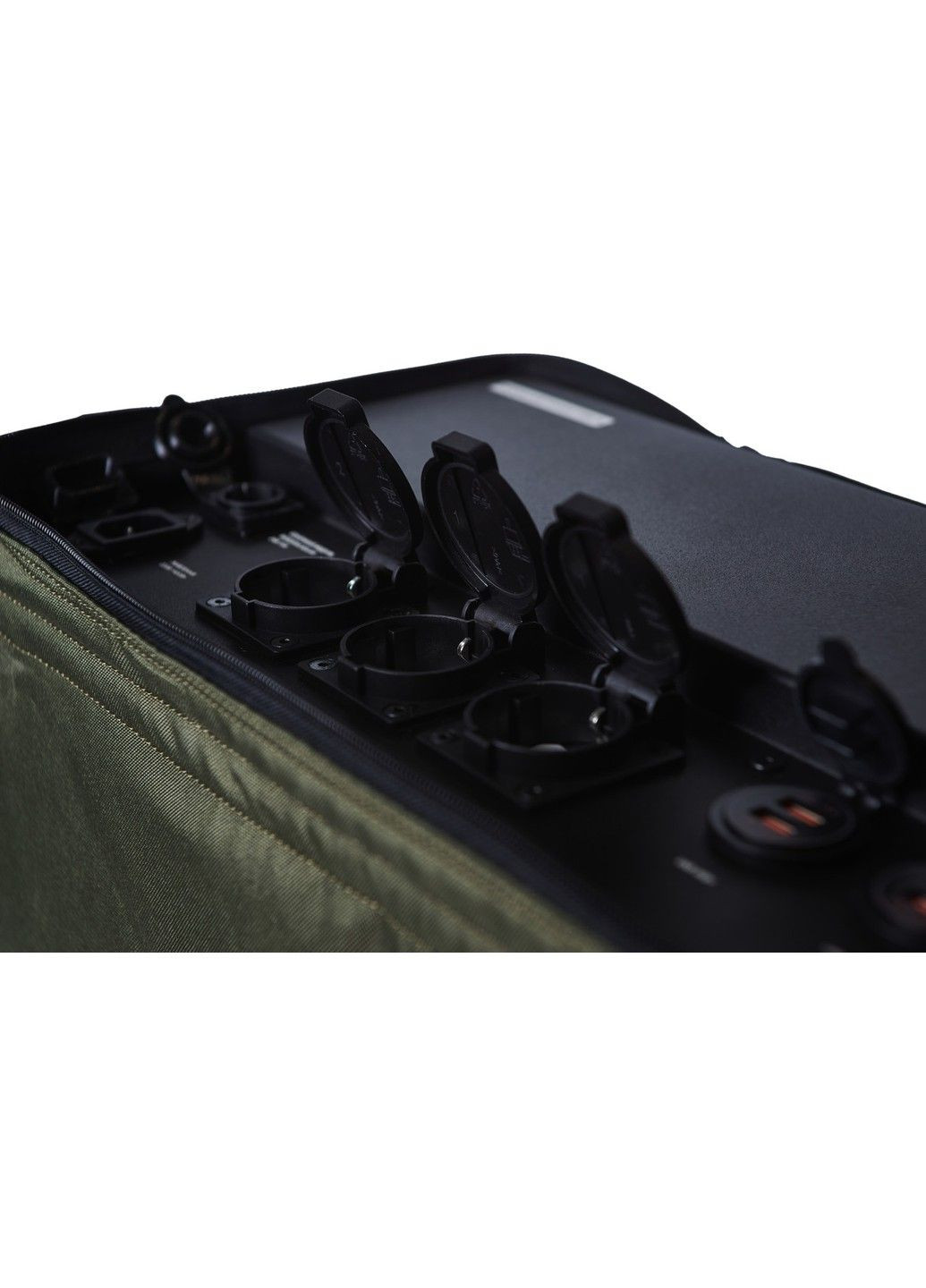 Багатоканальний блок живлення Charger Bandera Power-860 S (860000мАг 3200Вт·год) No Brand (332637306)