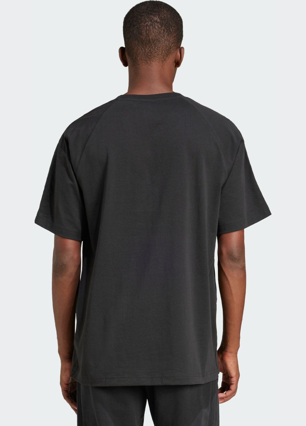 Черная футболка premium essentials adidas