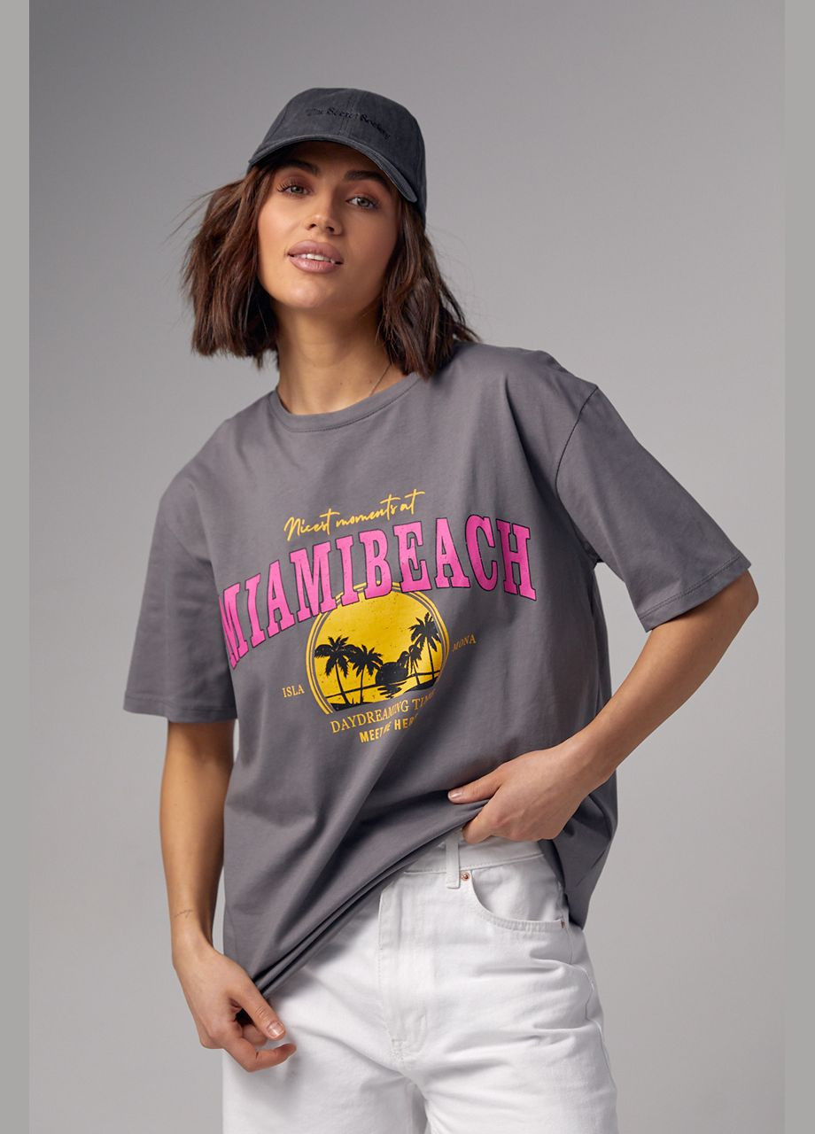 Сіра літня трикотажна футболка з принтом miami beach - сірий Lurex