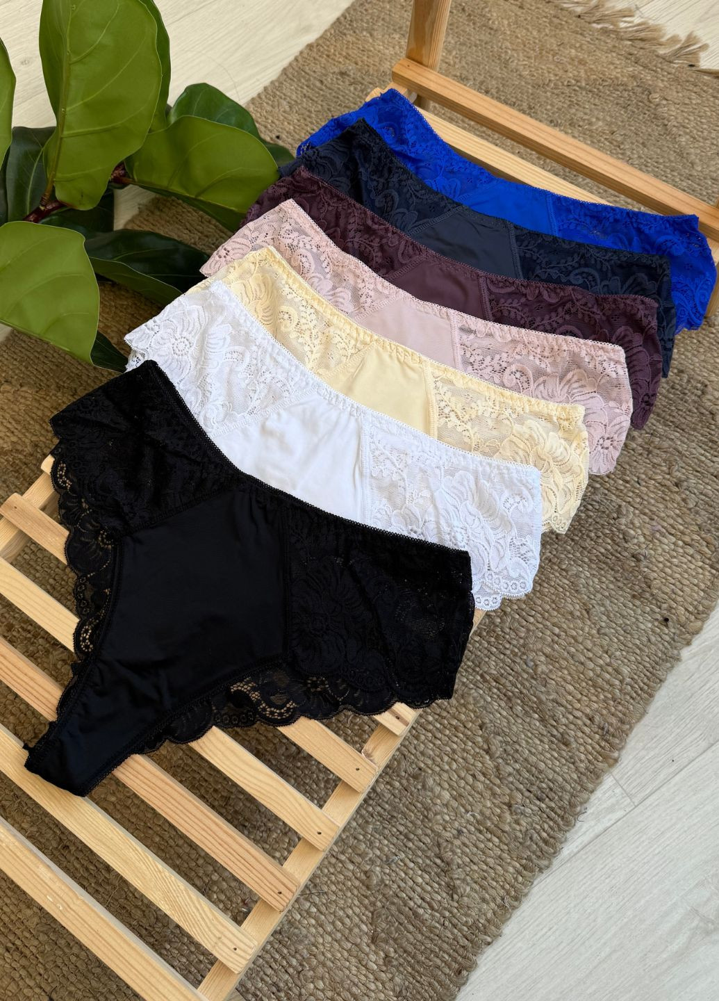 Мереживні трусики бразиліани колекції «Ваніль» VIDCHUY (366030351)