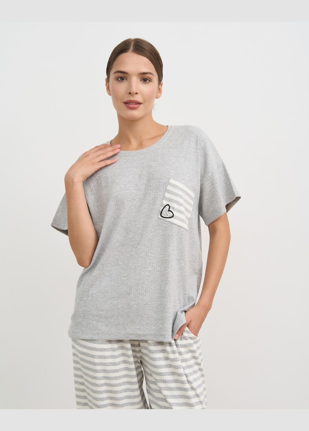 Светло-серая женский комплект футболка и штаны в полоску Nicoletta