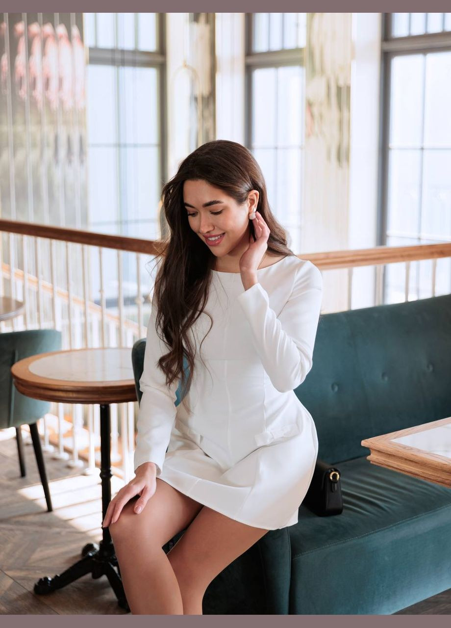 Молочное платье женское молочное, приталенное из костюмки, с длинным рукавом, стильное и элегантное на все случаи жизни No Brand однотонное