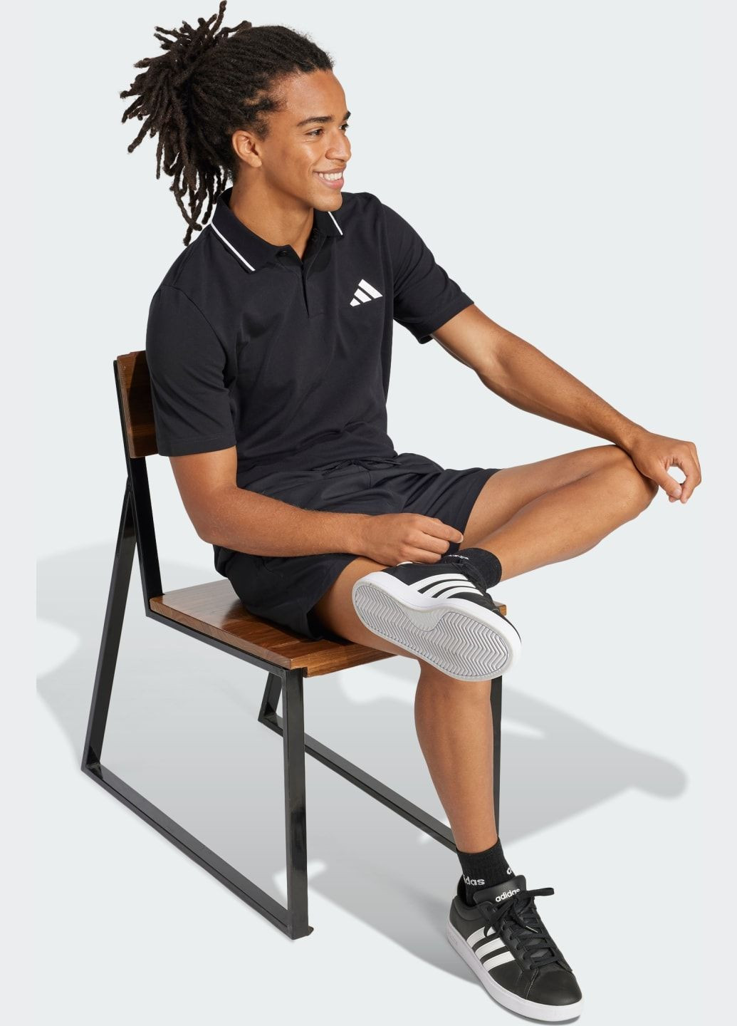 Чорна футболка-поло essentials small logo piqué adidas