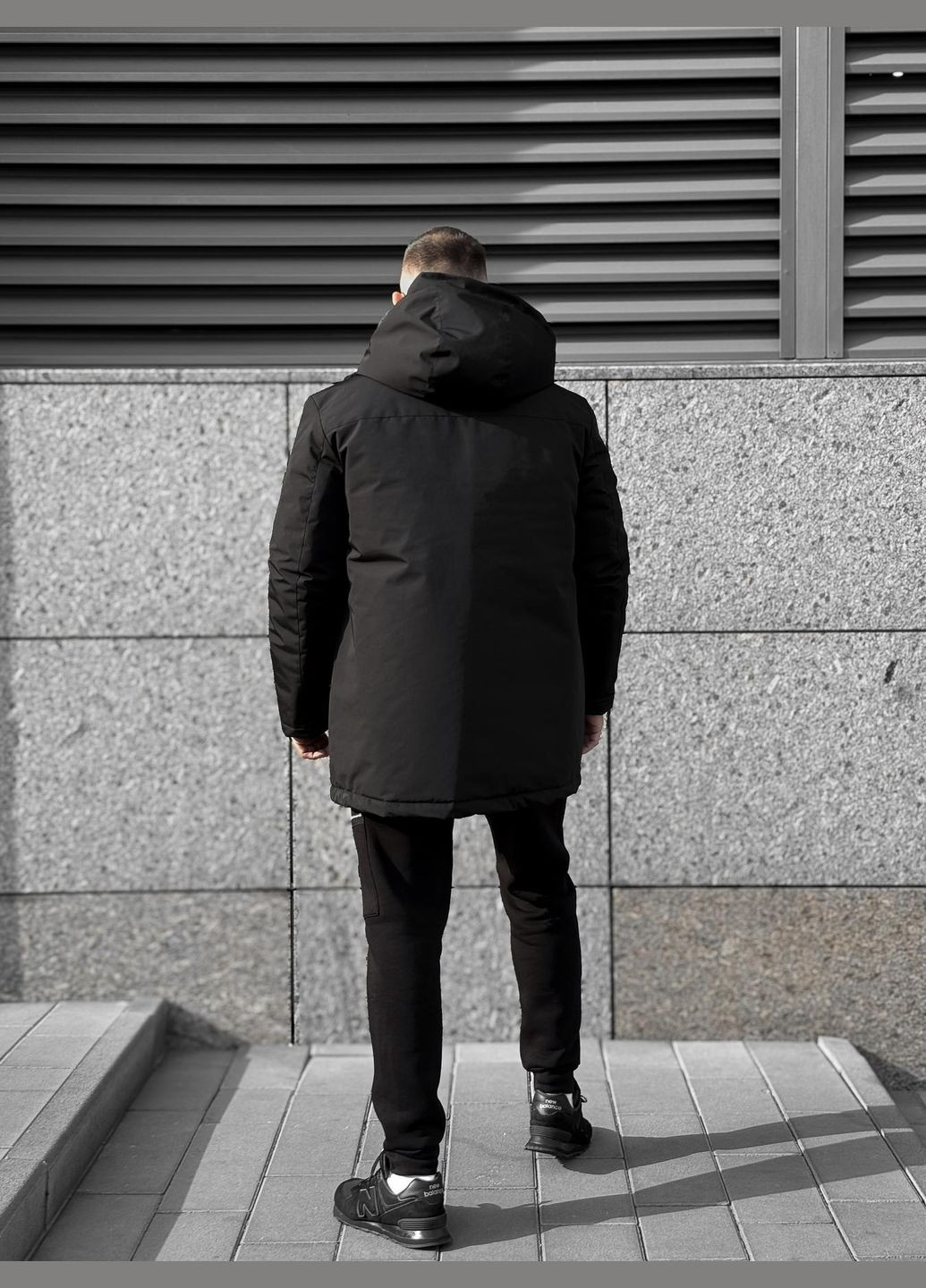 Чорна зимня подовжена тепла куртка на пуху Vakko