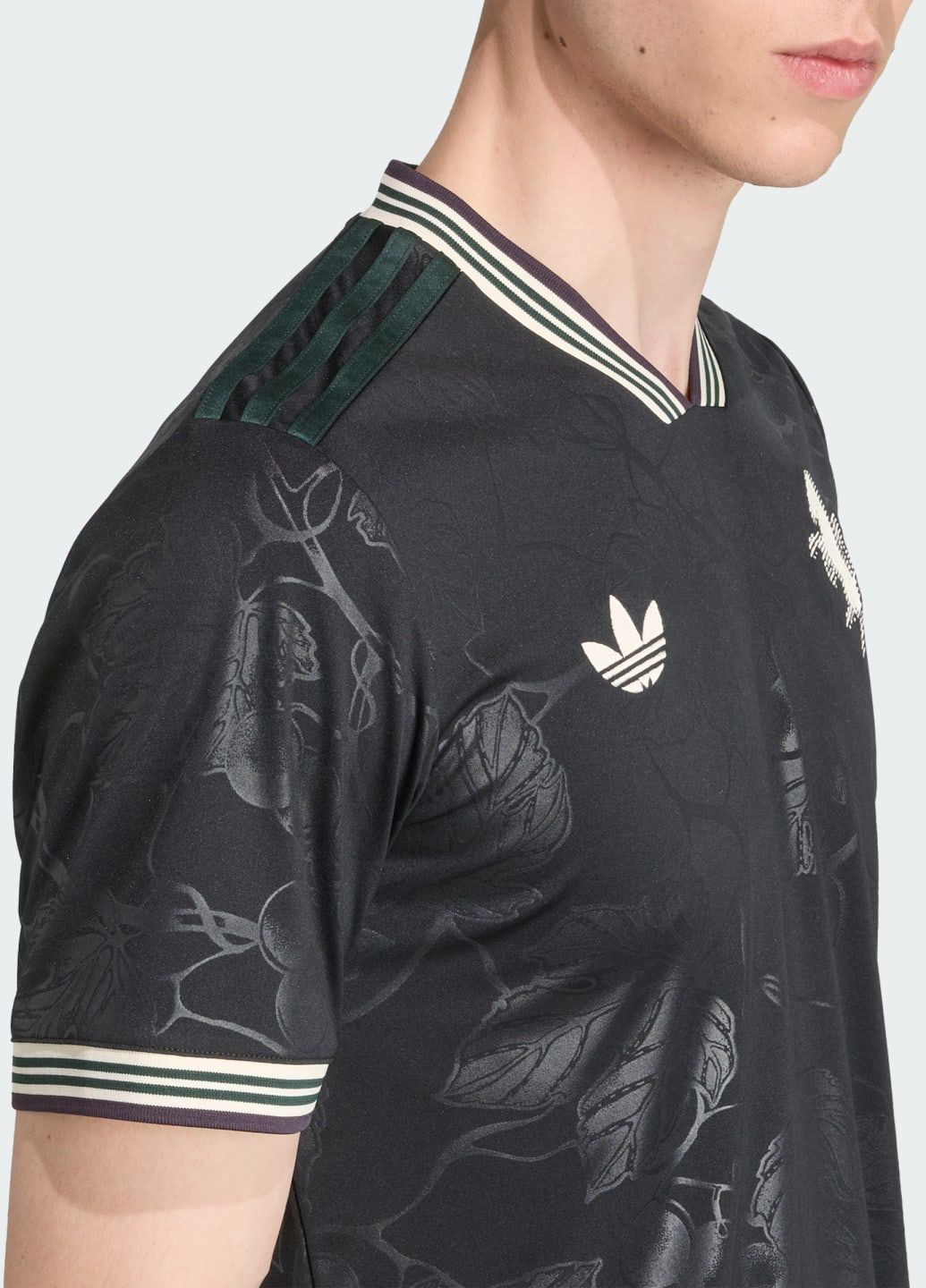 Черный демисезонный спортивный лонгслив adidas с логотипом