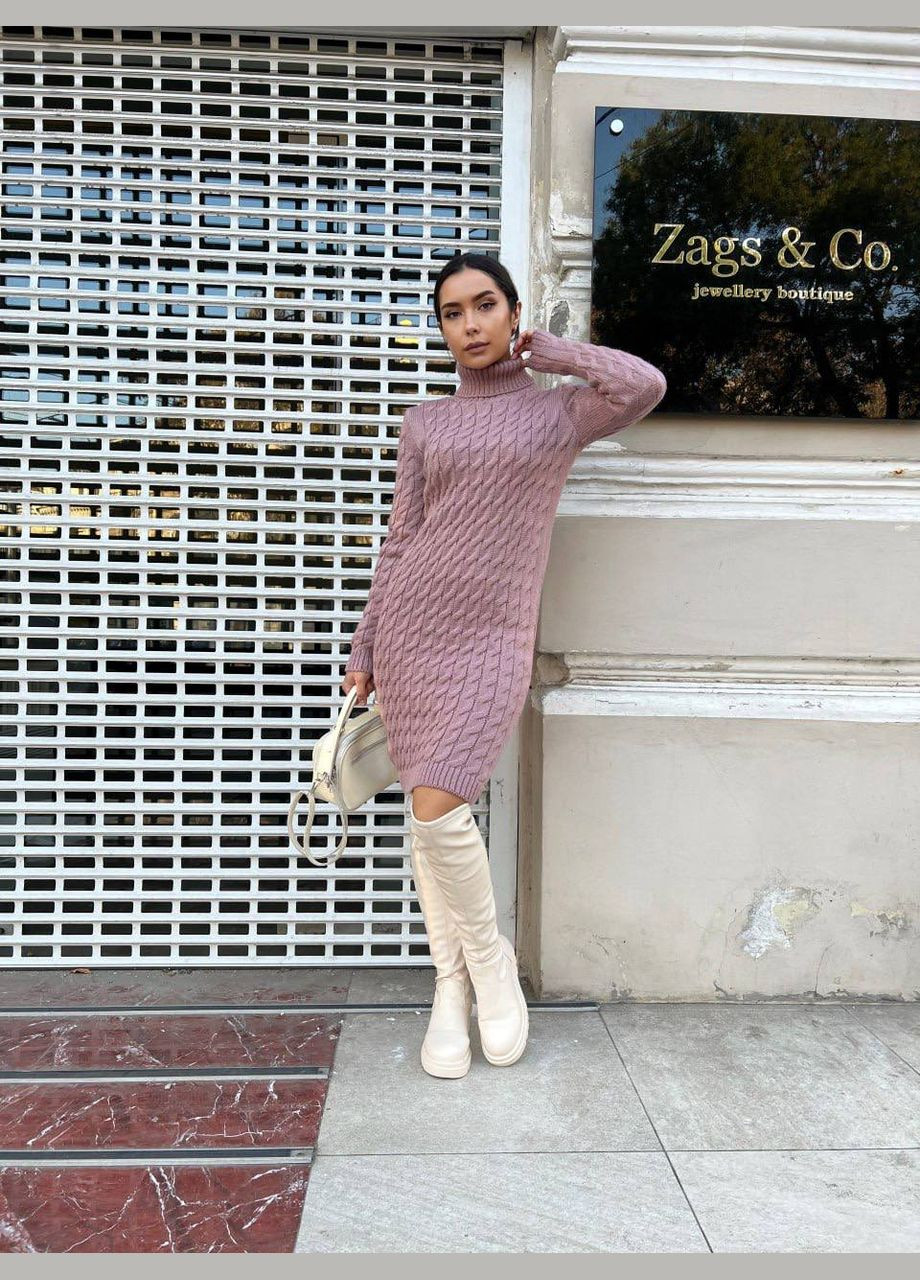 Пудровое вязаное платье с горловиной пудрового цвета 30209 No Brand однотонное