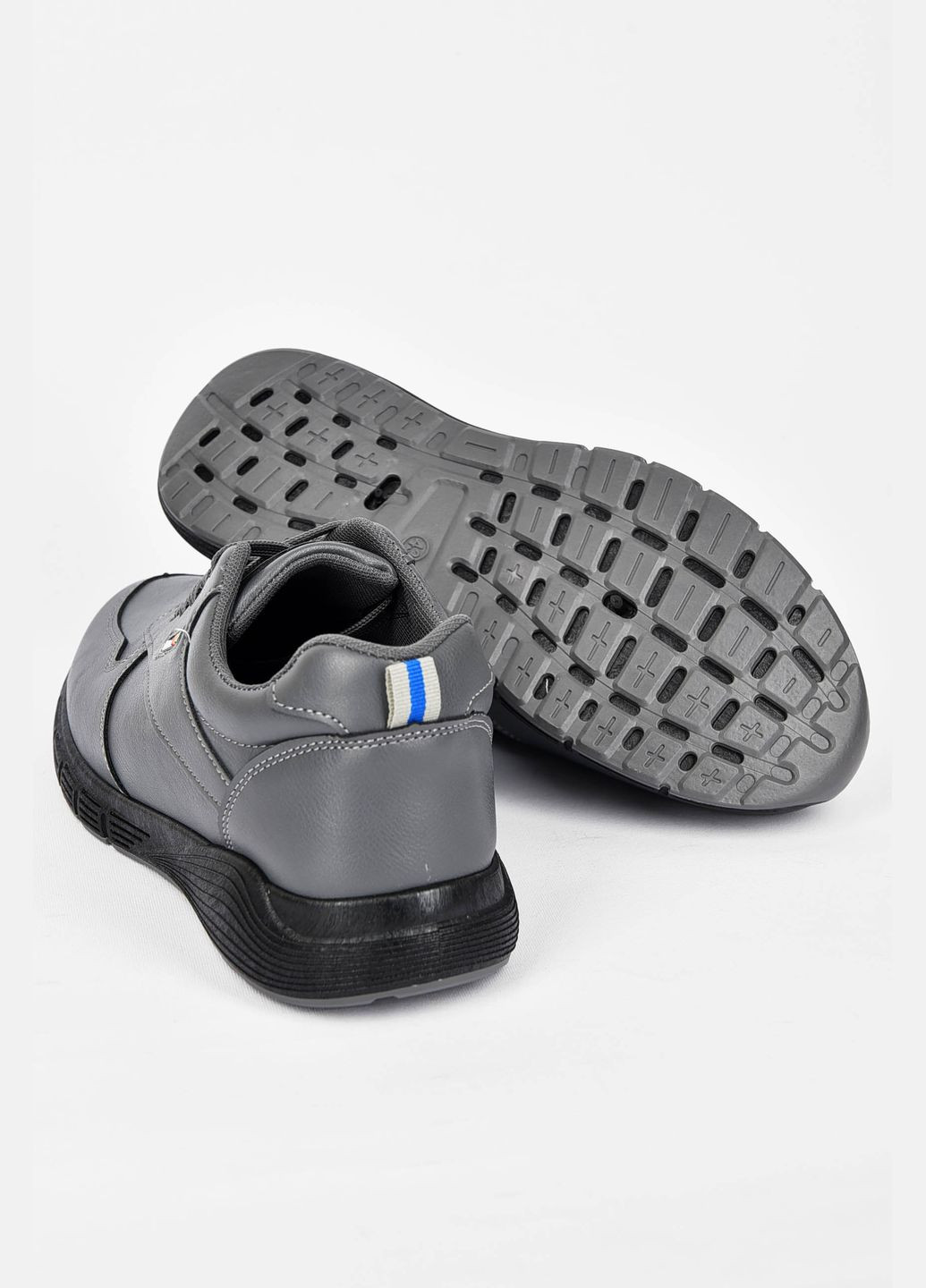 Серые демисезонные кроссовки мужские серого цвета на шнуровке Let's Shop