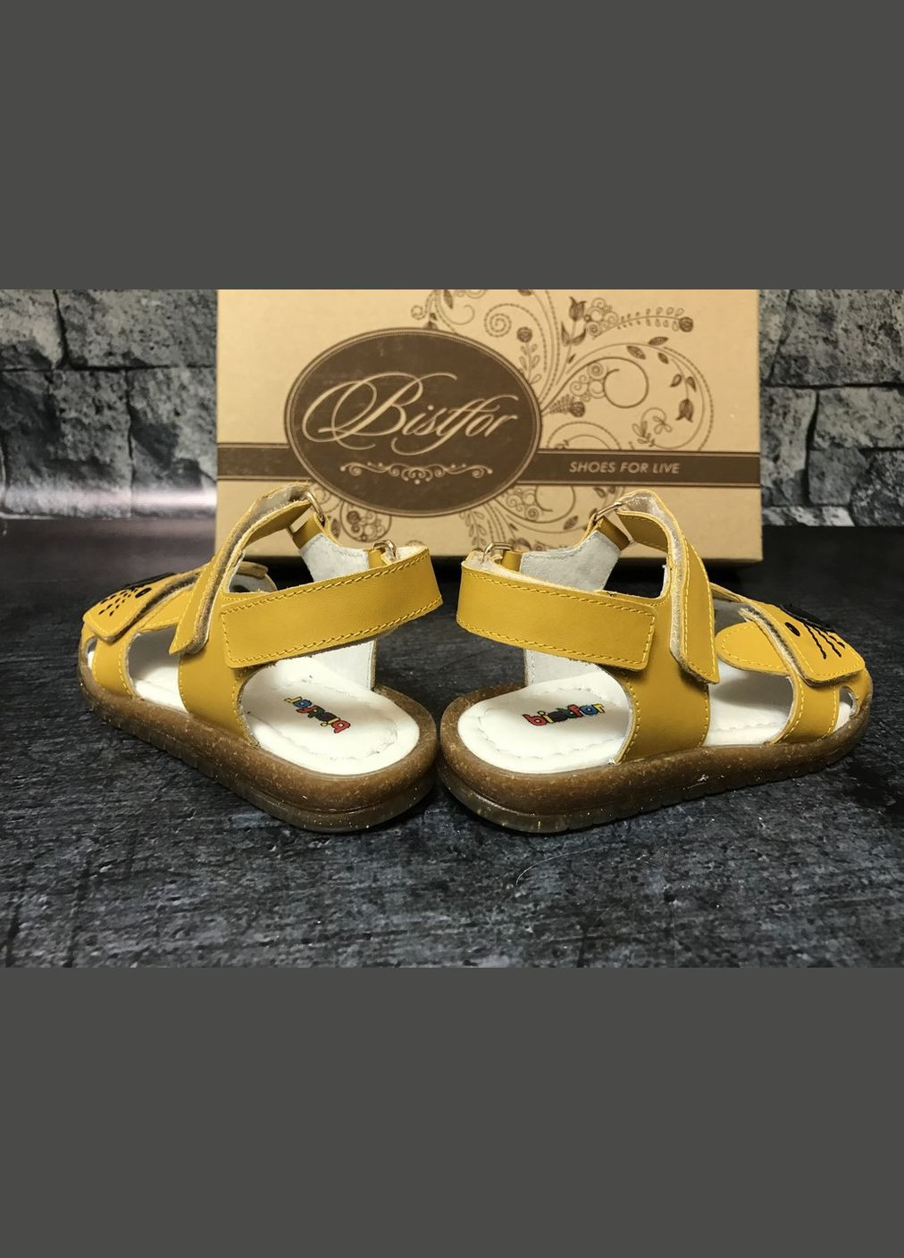 Желтые детские кожаные босоножки на липучке желтого цвета,, украина. Bistfor