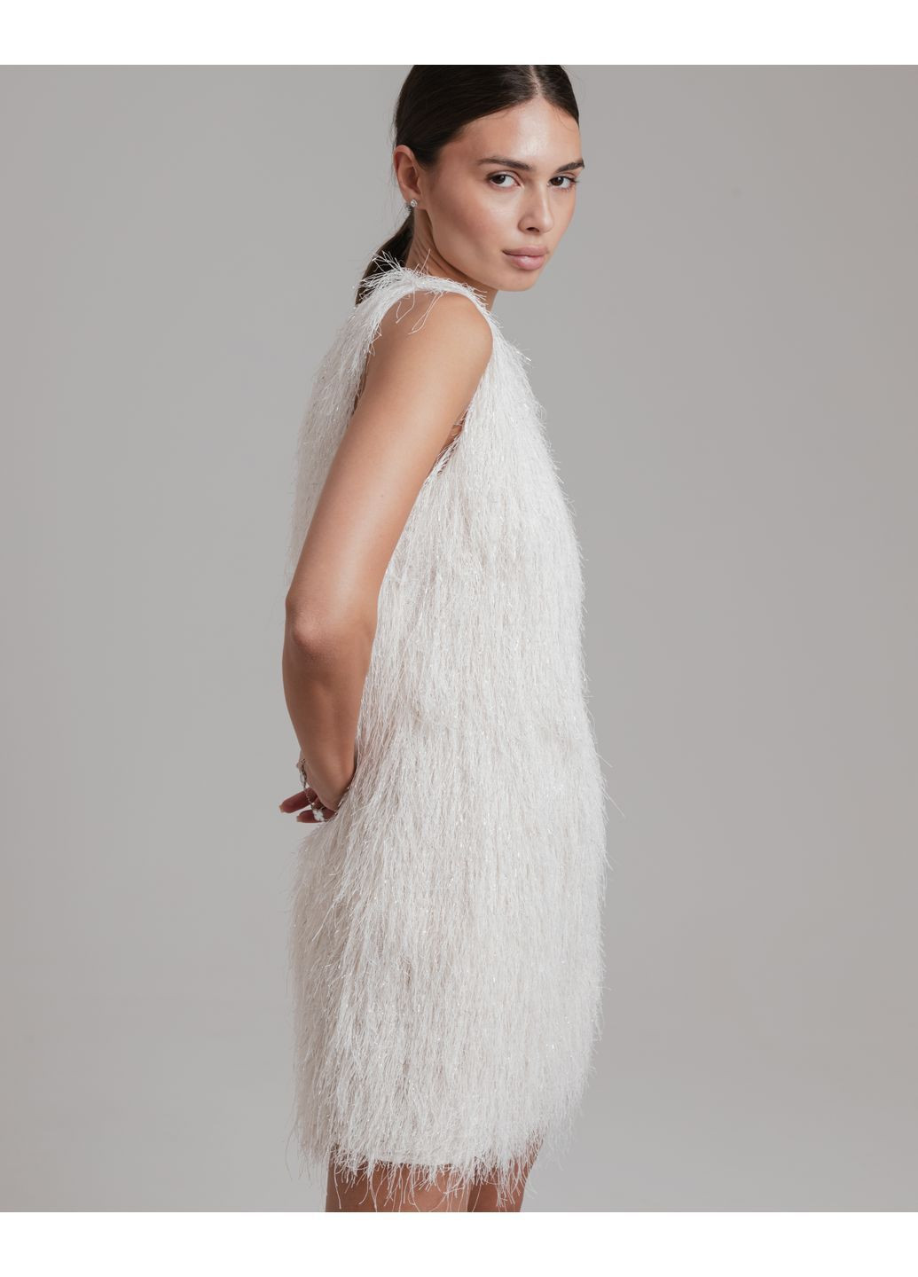 Молочное вечернее пушистое мини-платье с люрексом Lefon