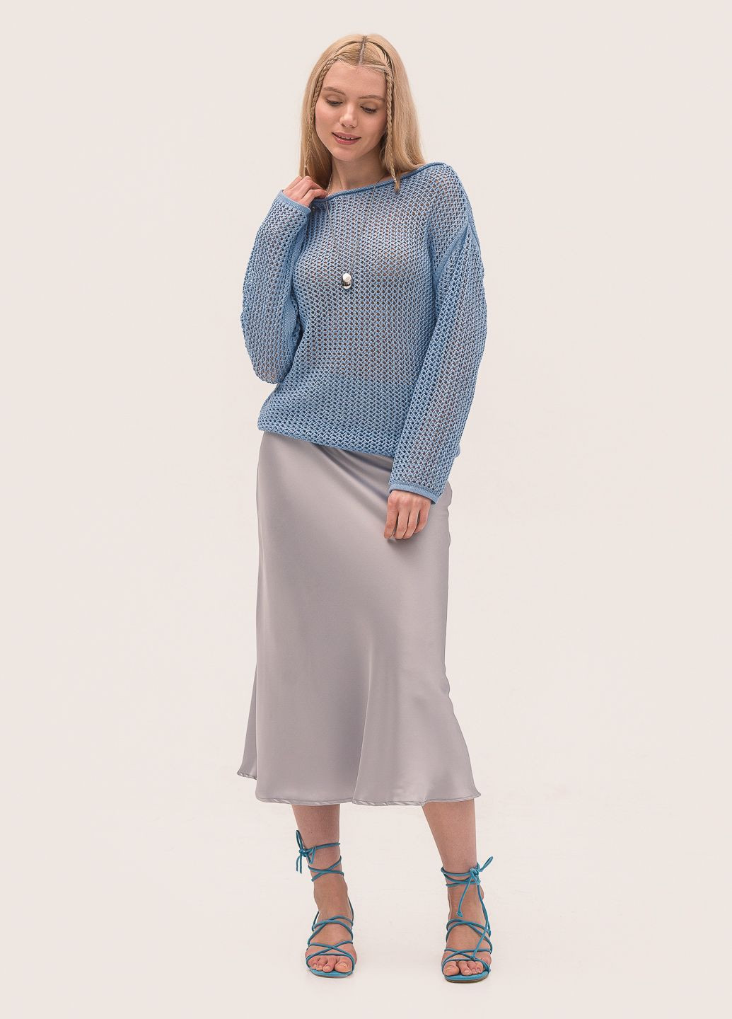 Голубой женский есо-свитер с дырками SVTR