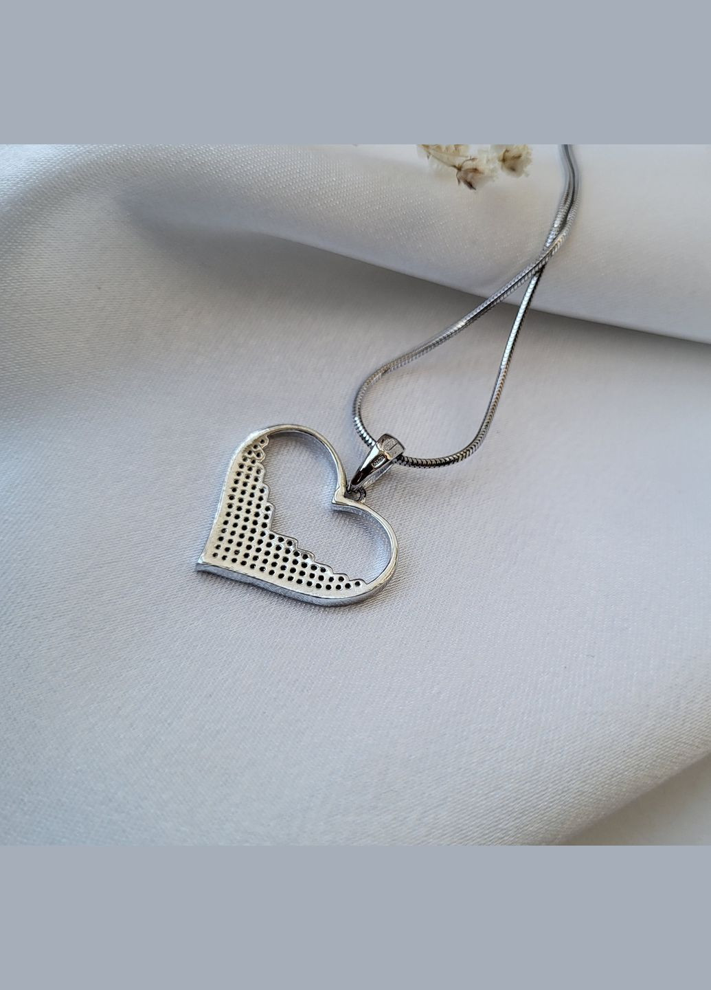 Серебряная подвеска Сердце в Белых Камнях серебро 925 пробы Родированное 3112р 2.70г No Brand (306741557)