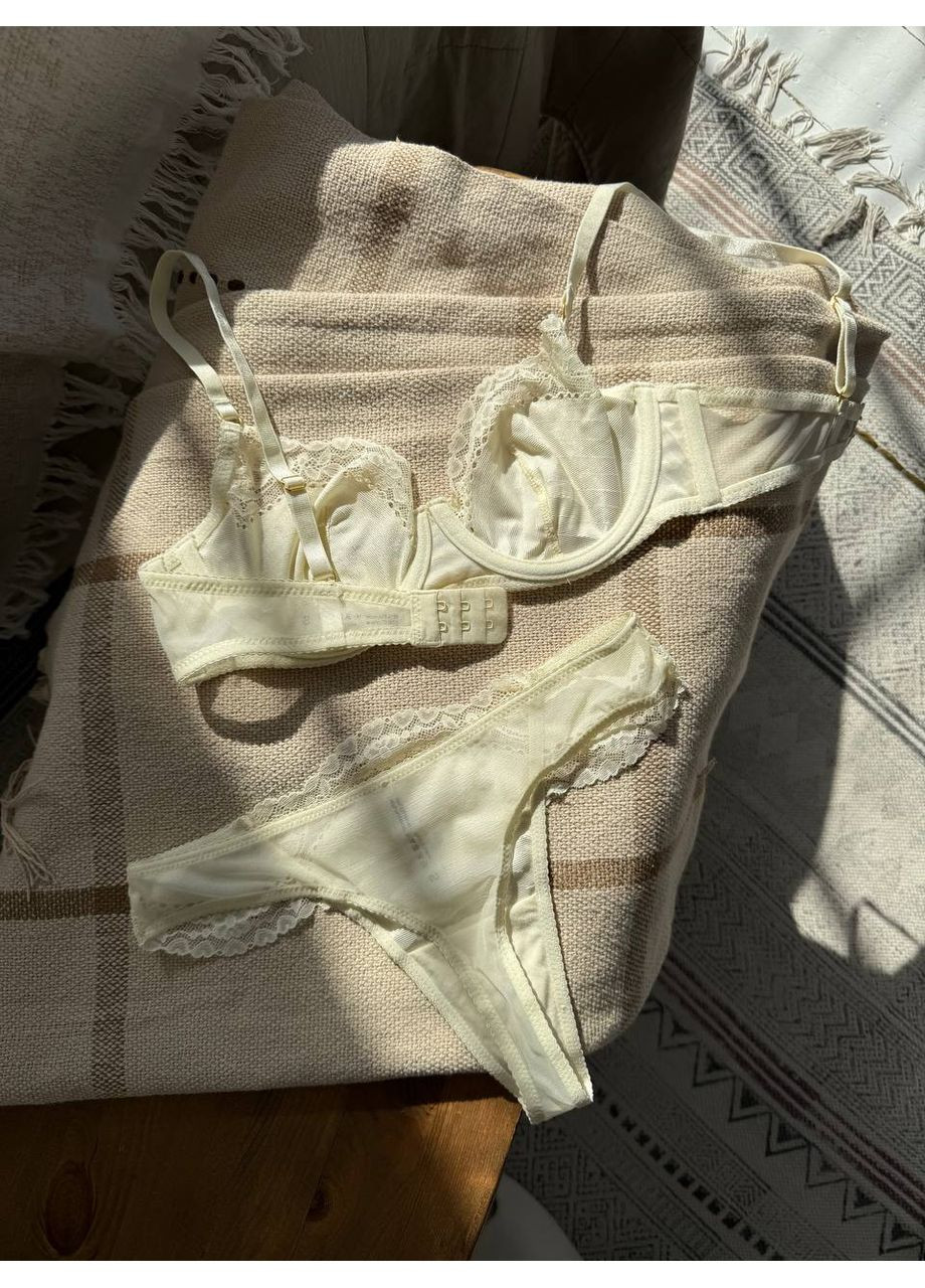 Кремовый демисезонный комплект нижнего белья трусики + бюстгальтер No Brand