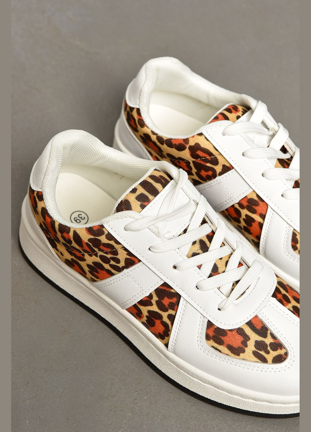 Кросівки жіночі білого кольору на шнурівці Let's Shop білі демісезони (324217647)