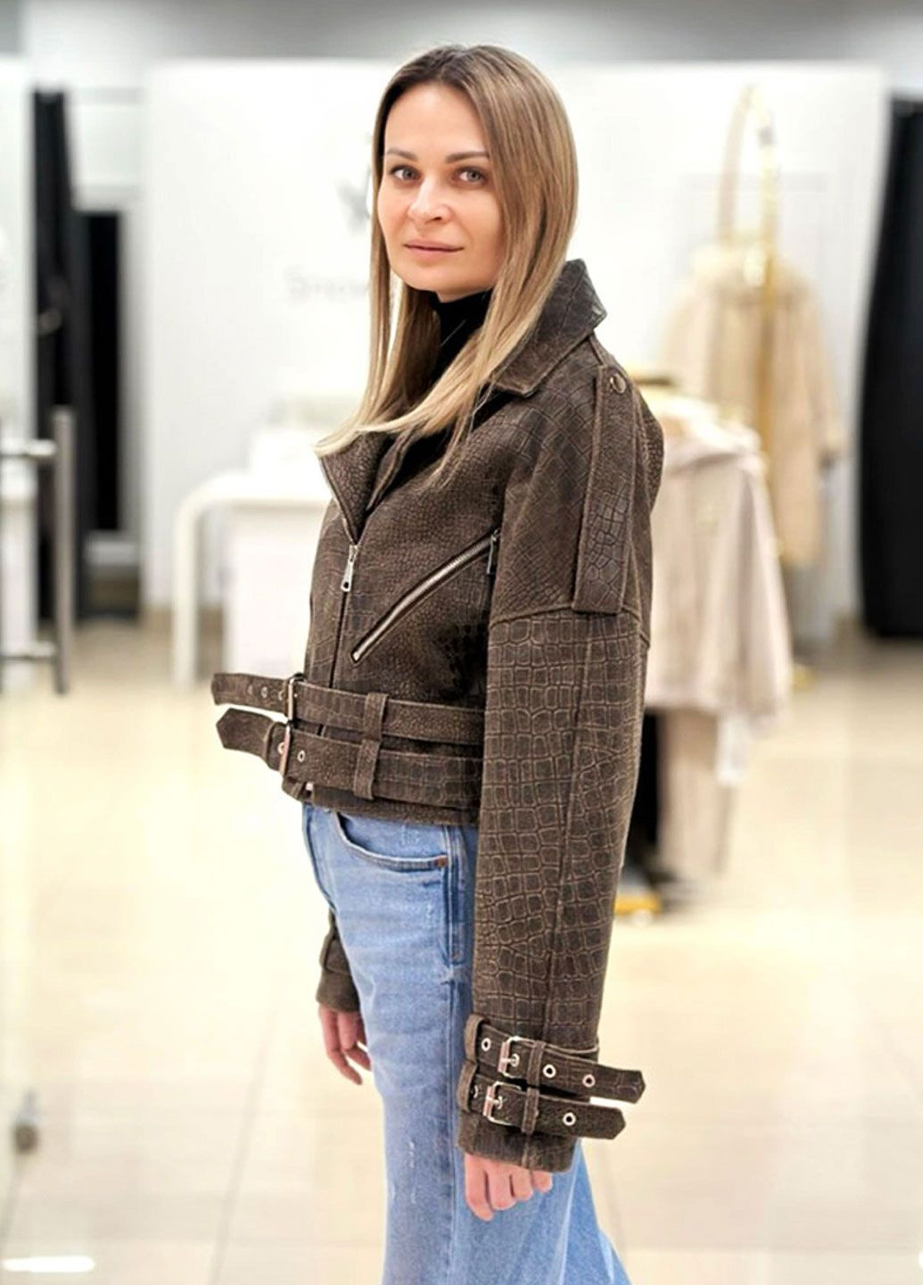 Коричнева демісезонна жіноча шкіряна косуха з імітацією під рептилію Ece