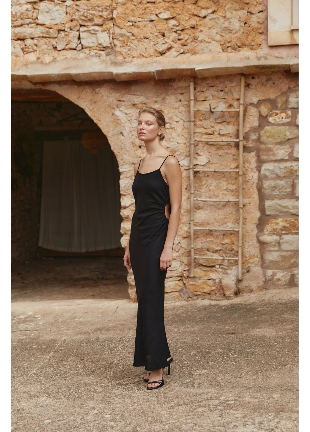 Чорна сукня льон "з вирізом на талії" сукня-комбінація Merge