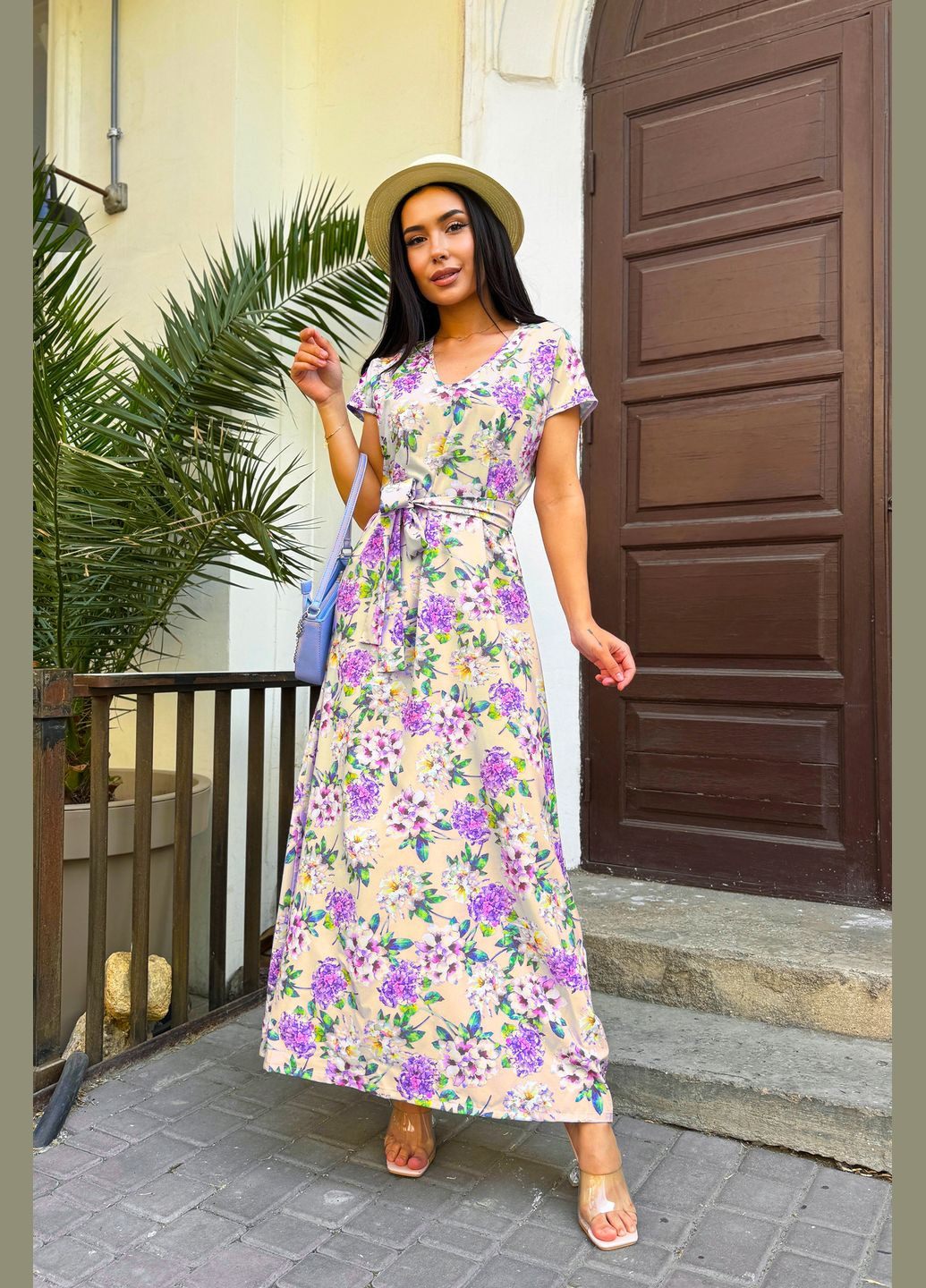 Персиковое коктейльное, джинсовое, повседневный, кэжуал, праздничный стильное летнее изящное длинное женское платье из софта а-силуэт INNOE с цветочным принтом