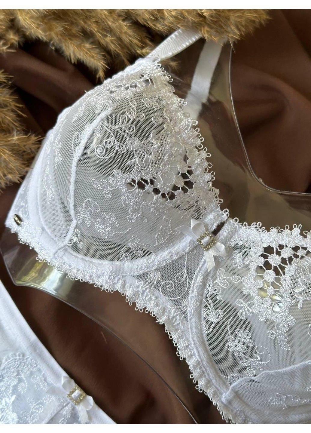 Белый комплект кружевной бюстгальтер и трусики-бразилиано 11830 белый Lanny Mode