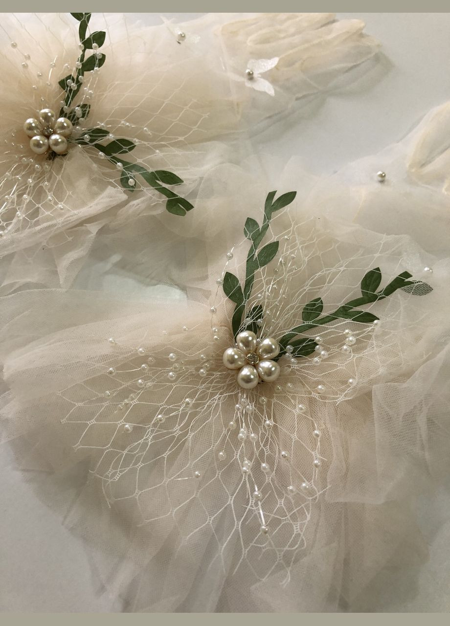 Фатиновые перчатки с бусинами fashion accessories one size (S/M/L) бежевый (7-52) No Brand (313286078)