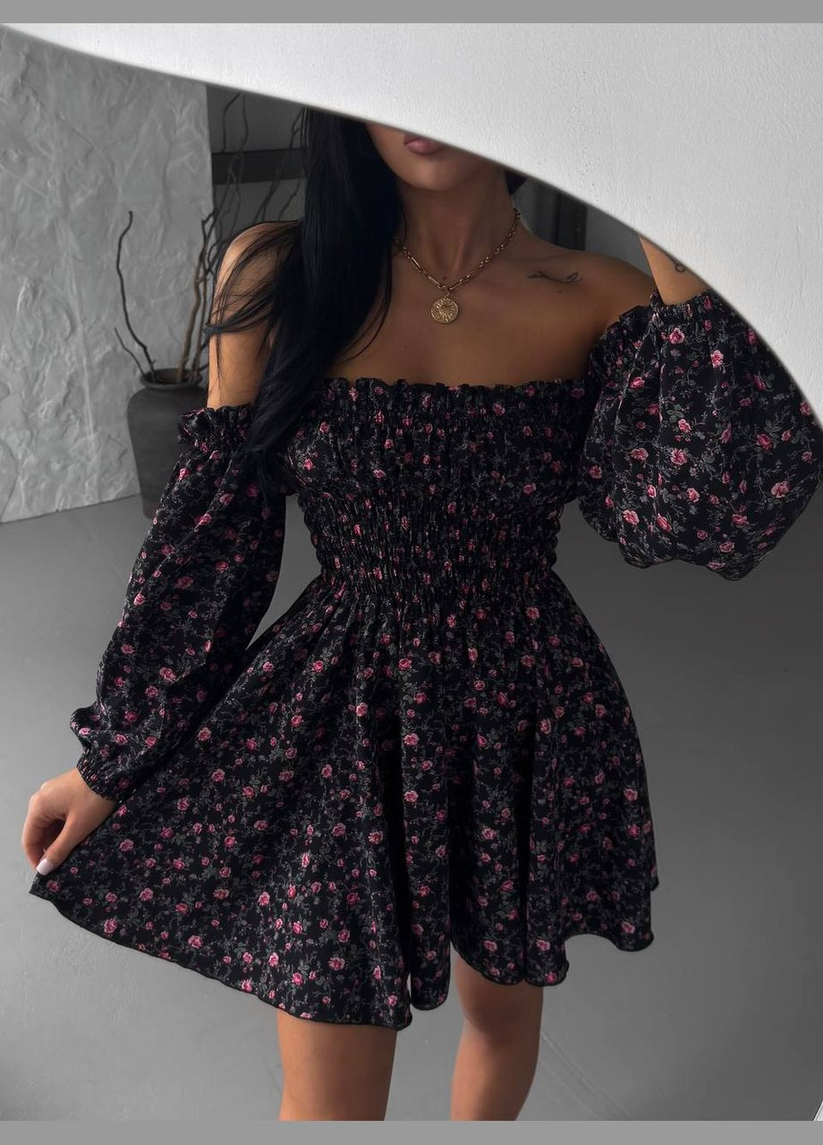Черное кэжуал мини платье в цветочный принт с открытыми плечами Adelante с цветочным принтом