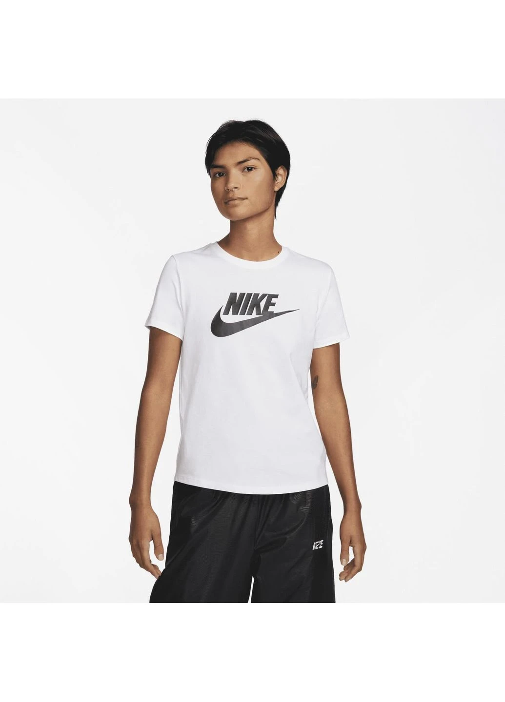 Футболка жіноча W NSW TEE ESSNTL ICN FTRA біла DX7906-100 Nike - (395428406)