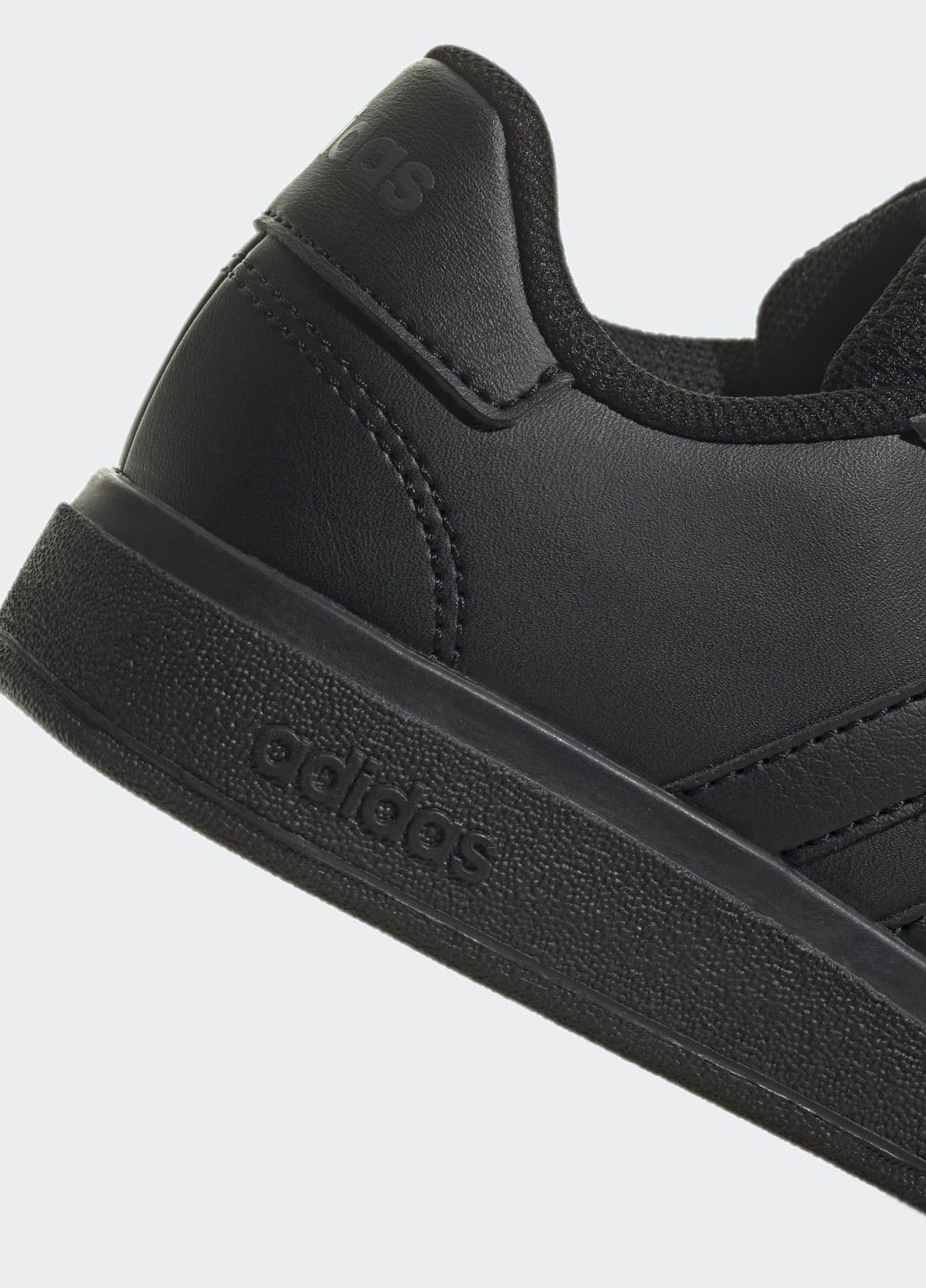 Чорні всесезонні кросівки grand court lifestyle tennis lace-up adidas