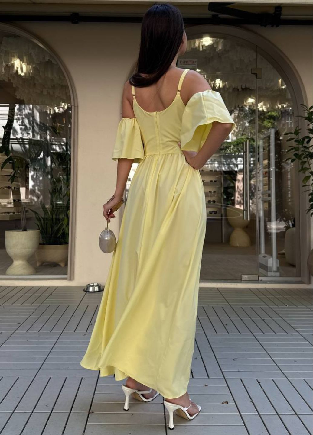 Жовтий вечірня вишукана легка літня вечірня максі сукня на бретельках з вирізом та рукавами воланами Tik-Tak однотонна