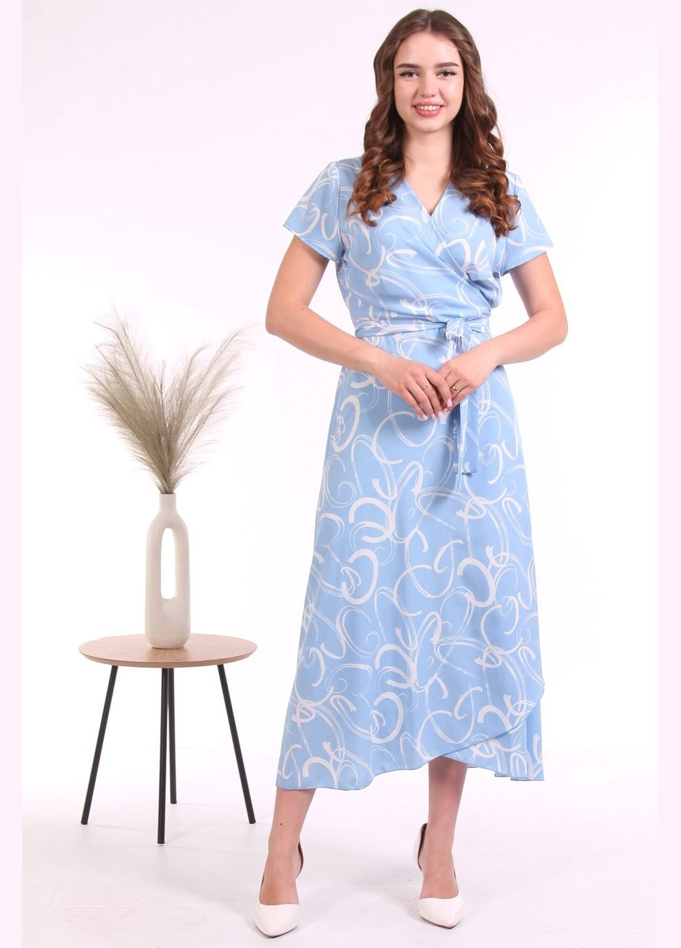 Голубое кэжуал платье летнее женское 121 кольца молочные софт голубое Актуаль с геометрическим узором