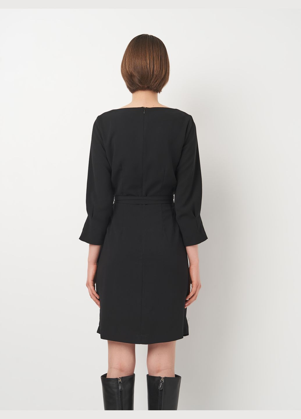 Черное кэжуал платье с поясом H&M однотонное