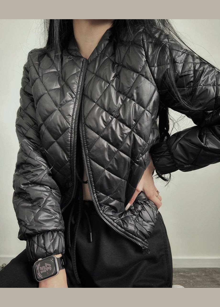 Черная демисезонная красивая качественная однотонная куртка из плащёвки лаке на силиконе 100, лёгкая нежная чорная куртка с утеплителем No Brand 1041-3