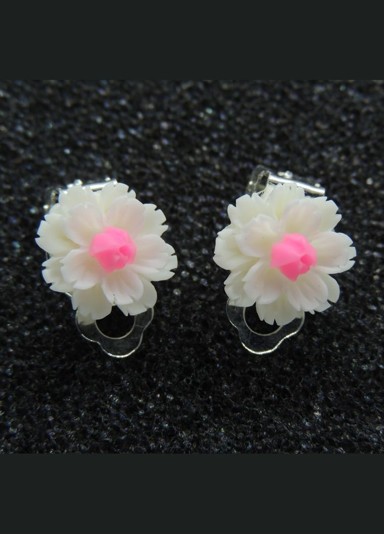 Сережки кліпси дитячі для вух без пробивання квітка Хризантема ніжно світлорожева з бірюзовою Liresmina Jewelry (289533627)