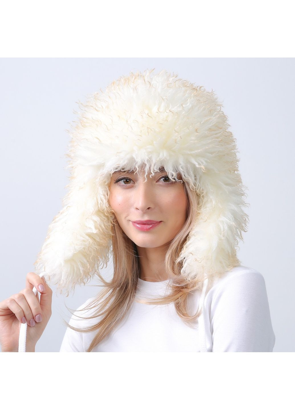Шапка ушанка женская искусственный мех лама молочная КЕРРИ LuckyLOOK 653-924 (322789094)
