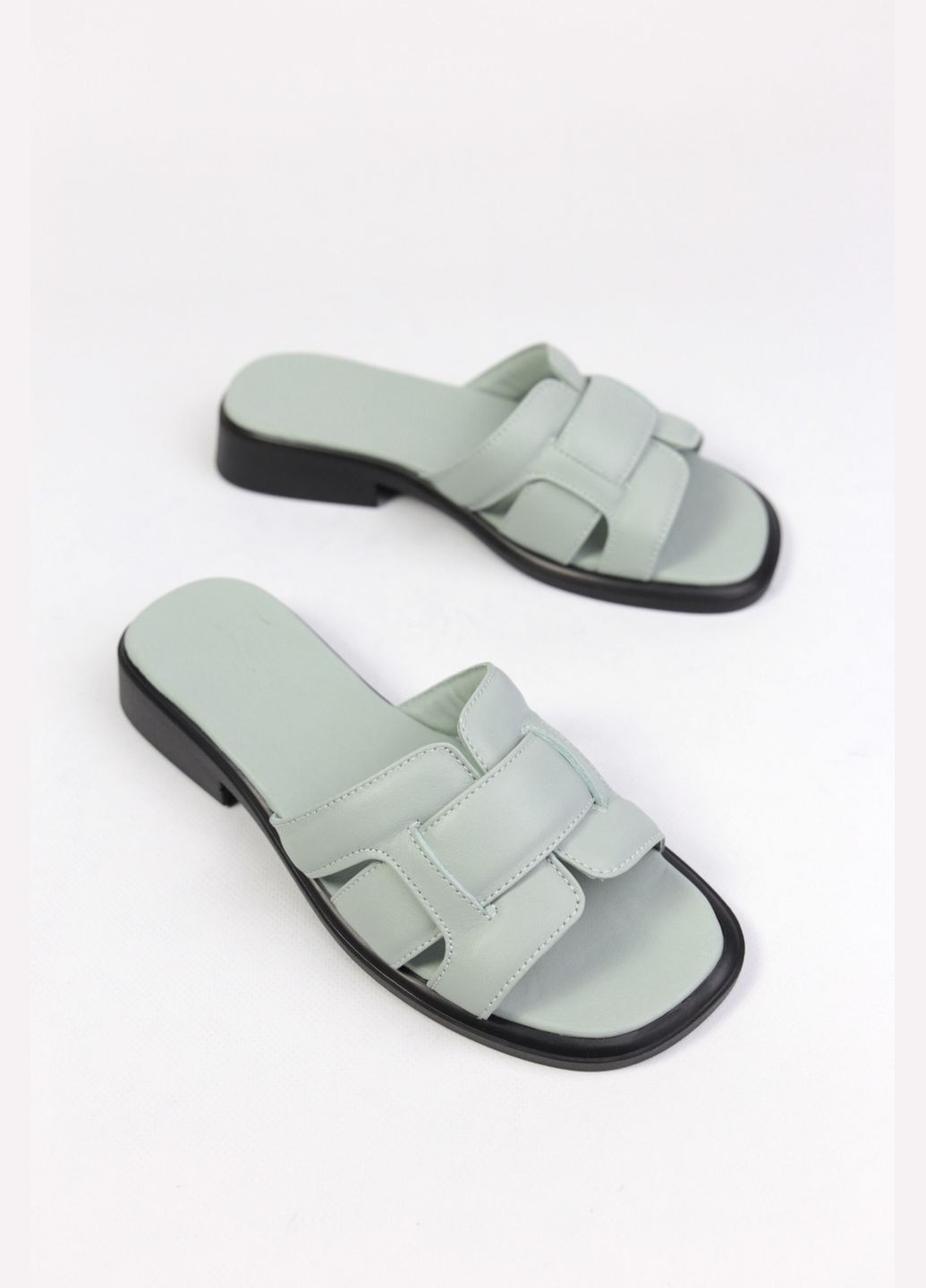 Мятные шлепанци Benito