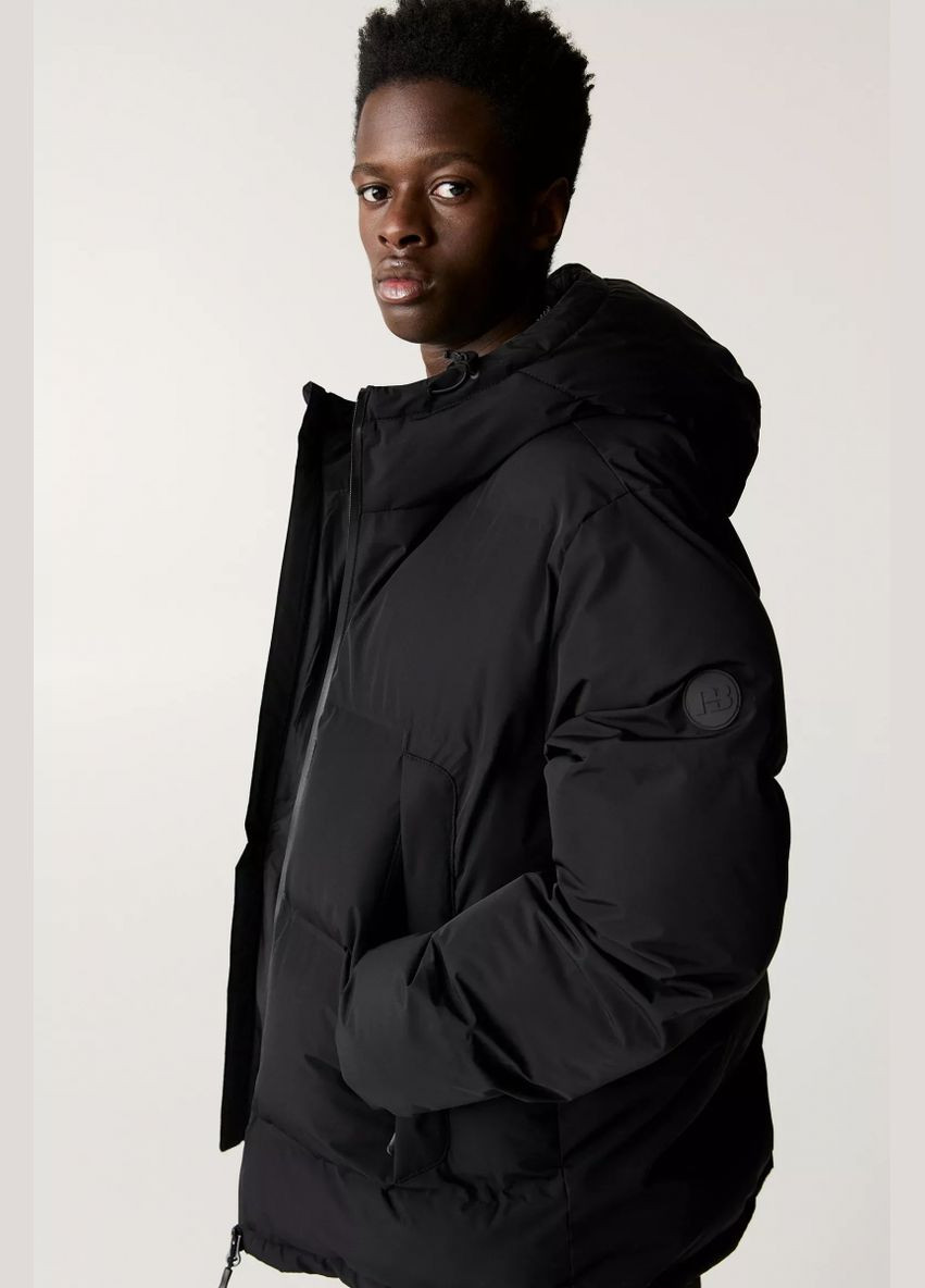 Черная демисезонная куртка Pull & Bear зимова 19262 BLACK