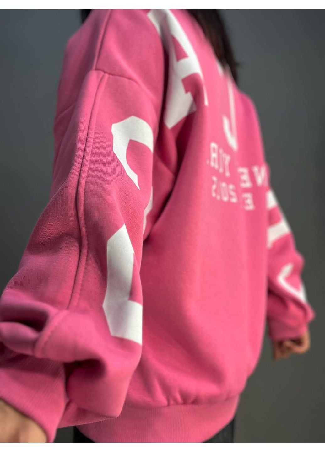 Малиновый свитшот женский davras 8174 оверсайз удлиненная надпись на спине chicago утепленный на флисе one size малиновый (314822892)