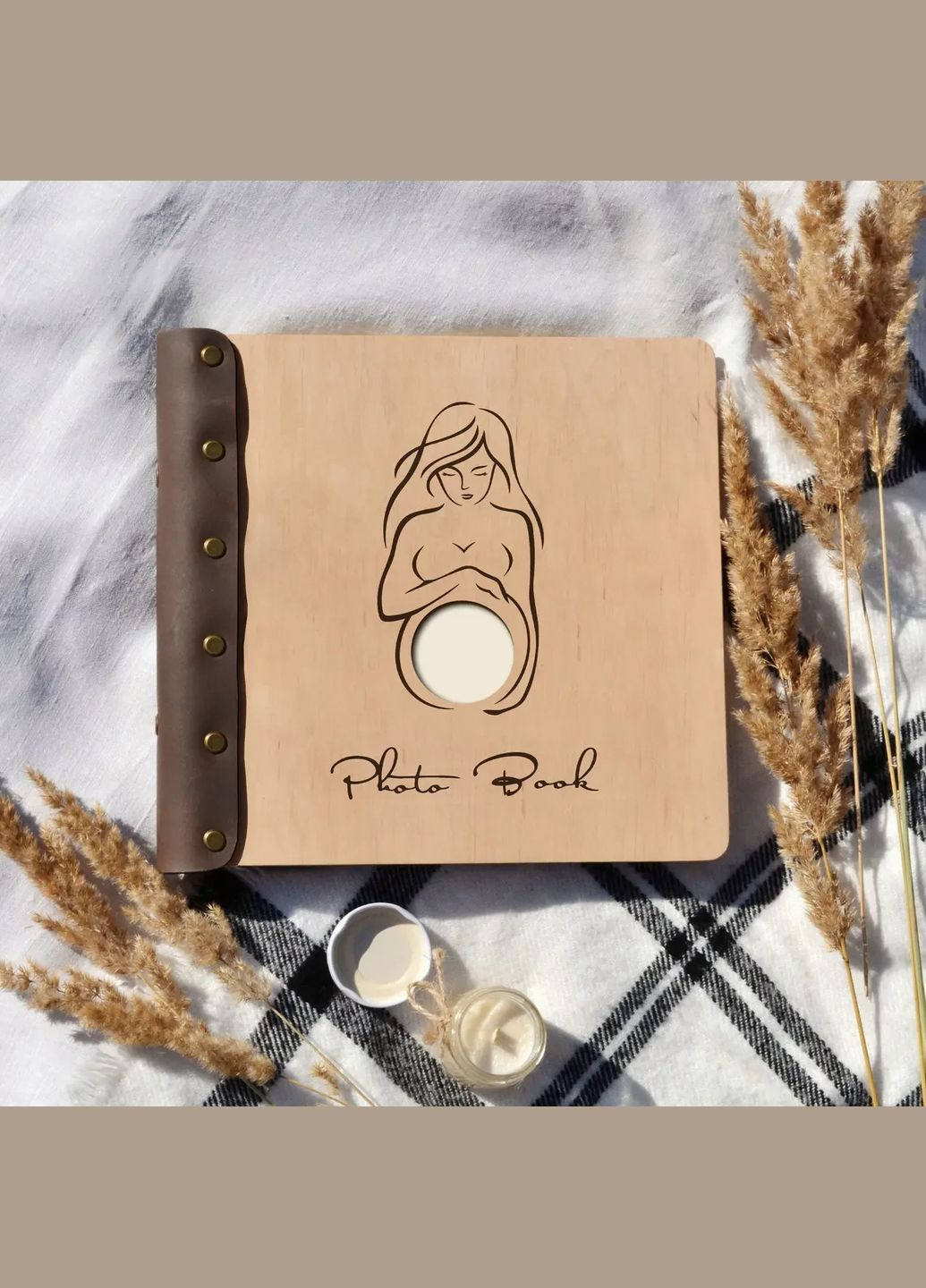 Крафтбук "МАМА" 23x23 зі світлою обкладинкою та чорними сторінками Your Magnets (336954880)