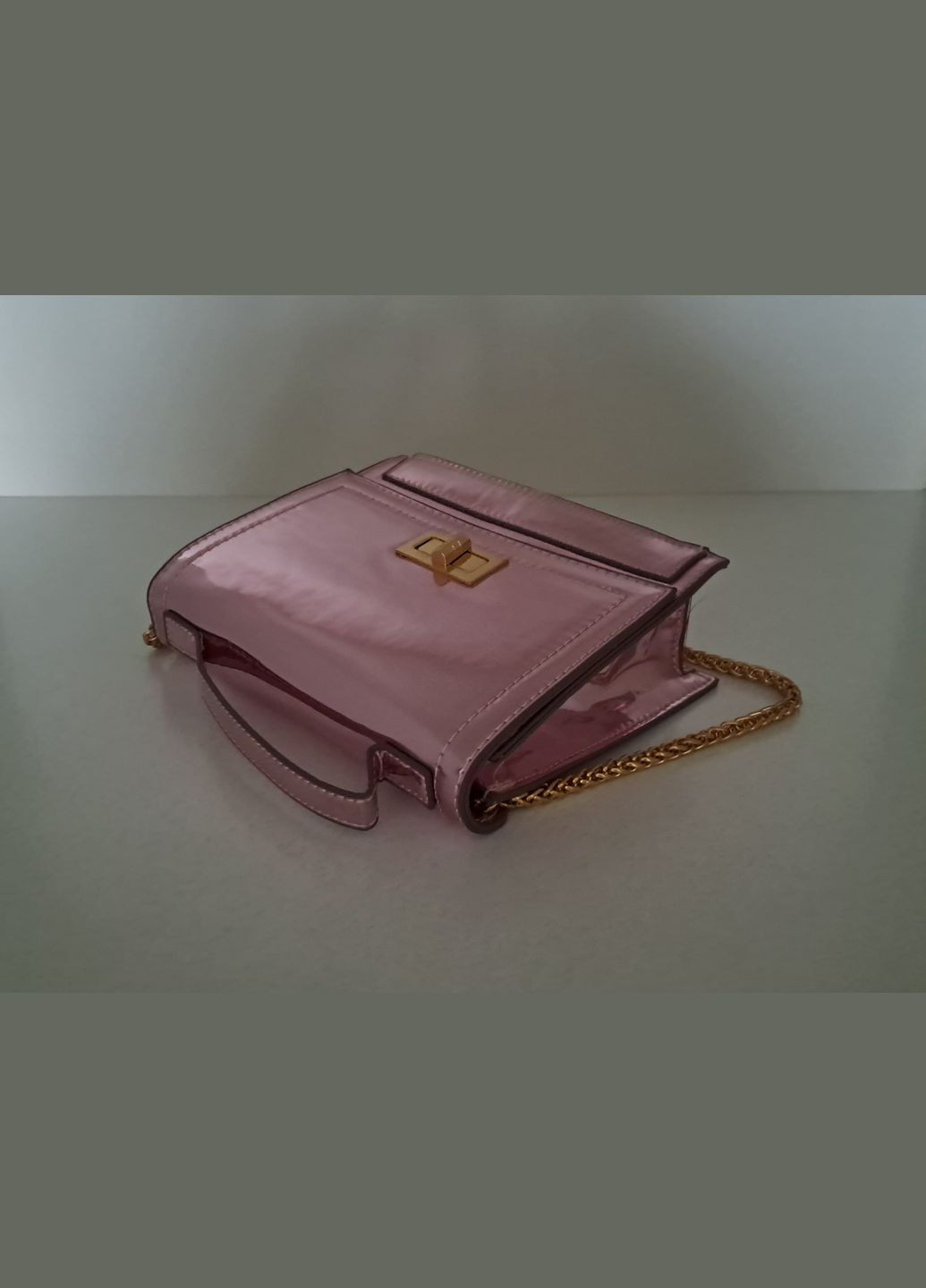 Жноча лакова сумочка ніжно рожевого кольору No Brand (317354639)