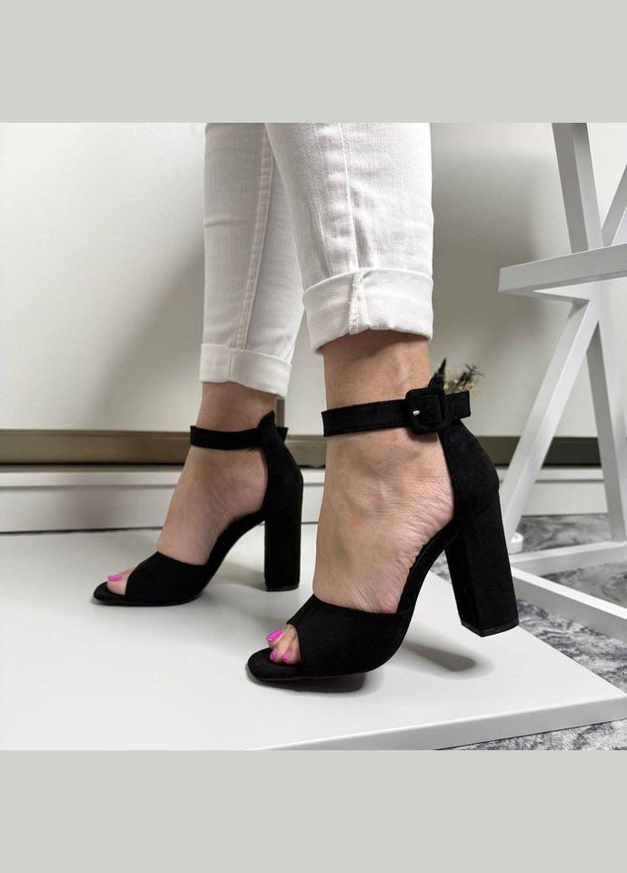 Черные женские замшевые босоножки на каблуке L&M с ремешком
