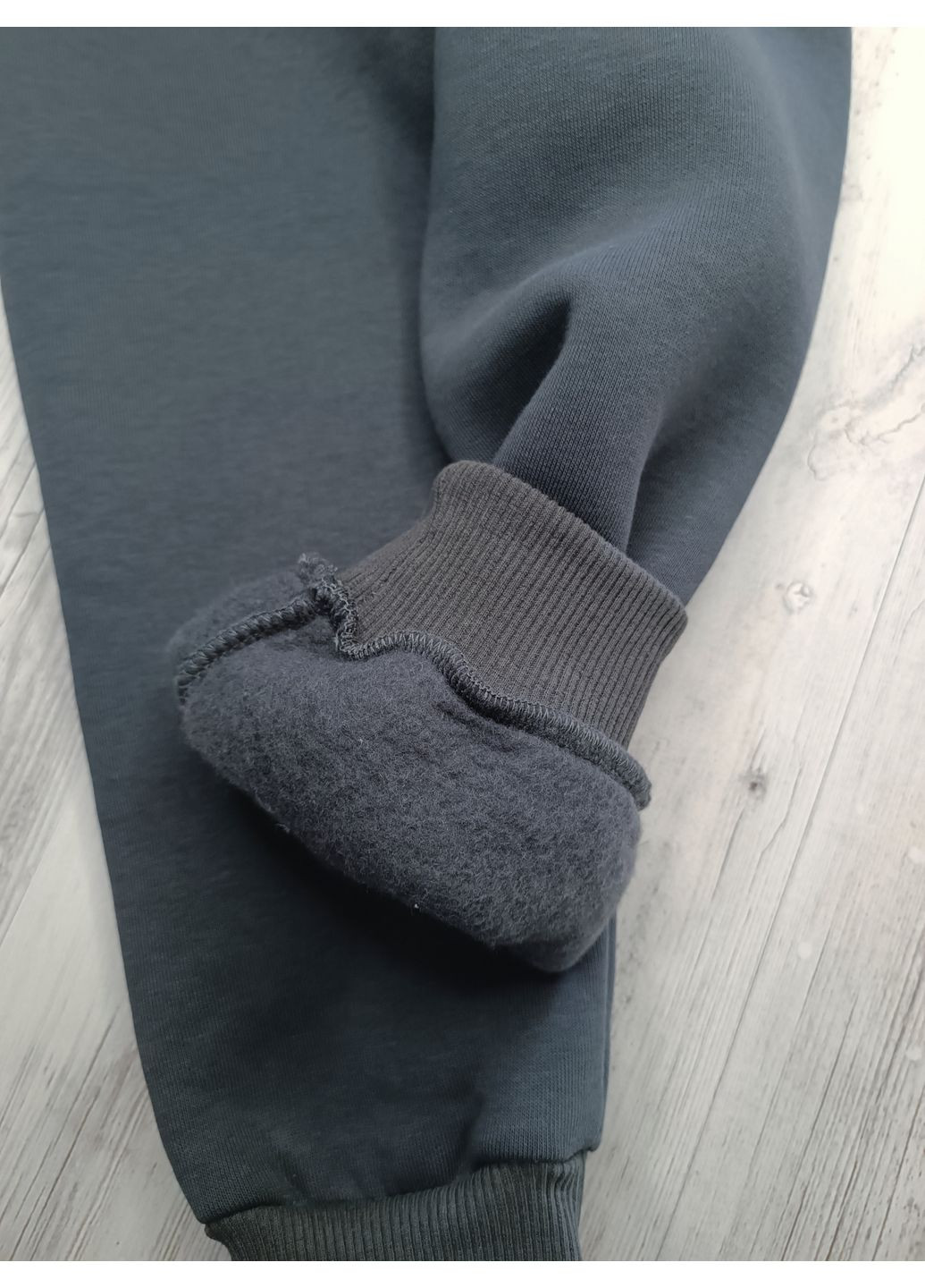 Сірий зимній костюм утеплений для хлопчика тринитка на флісі No Brand