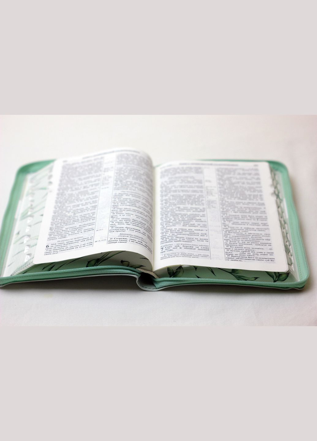 Біблія - піони, золотий зріз, індекси, замок, 13х18 см Українське Біблійне Товариство (356511318)