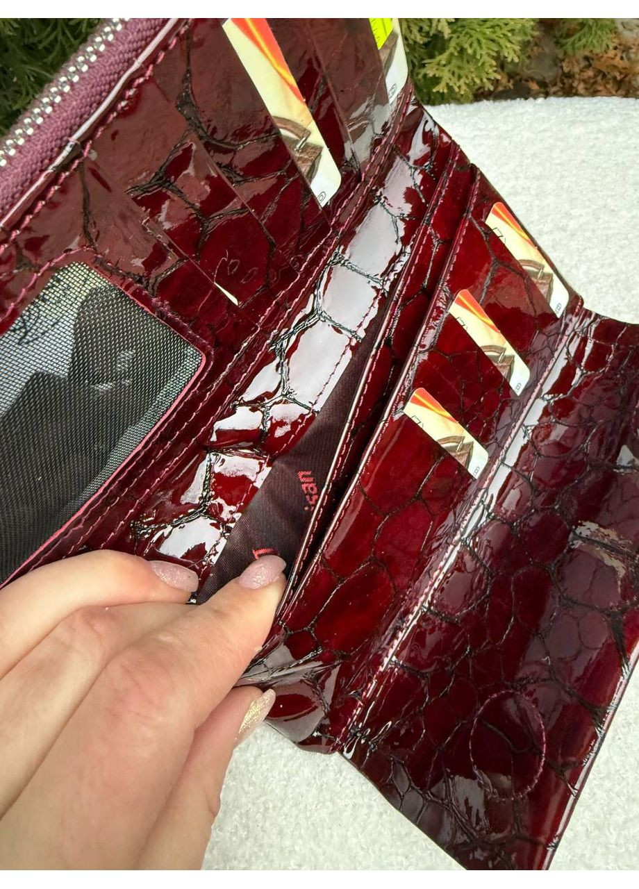 Гаманець-купюрник жіночий натуральна шкіра лак на магнітах (412-803) Desisan (371736220)